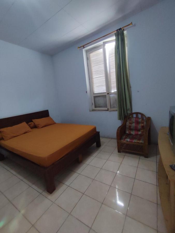 Oyo 90865 Hotel Kusuma Purwakarta Karawang Exterior foto